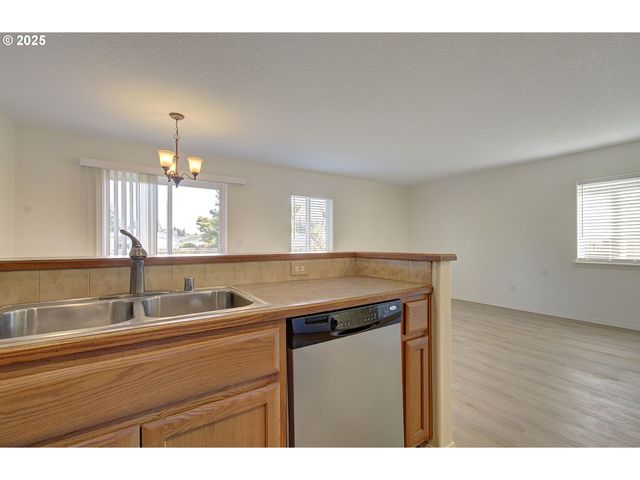 1816 Ne 90TH Cir, Vancouver, WA 98665