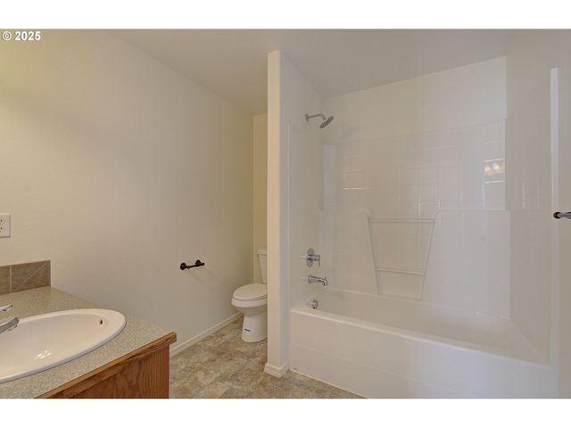 1816 Ne 90TH Cir, Vancouver, WA 98665