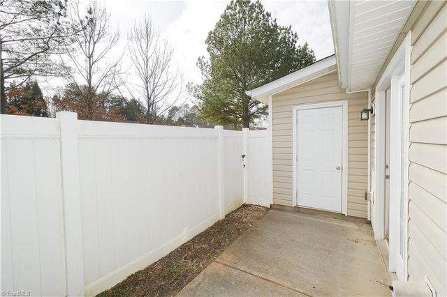 3350 Hyde Place Circle, Winston-salem, NC 27103