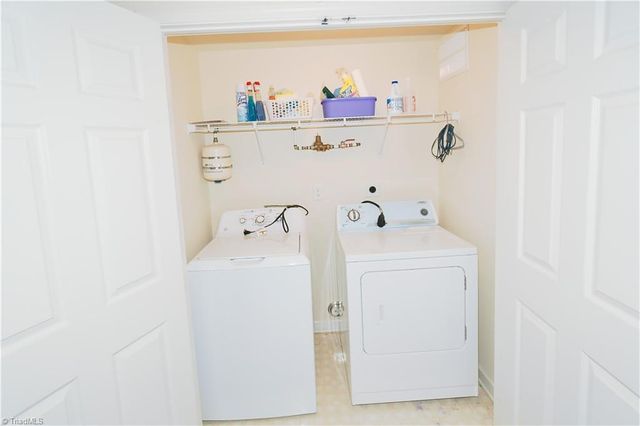 3350 Hyde Place Circle, Winston-salem, NC 27103