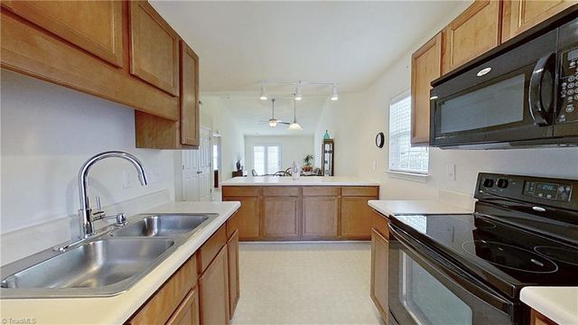 3350 Hyde Place Circle, Winston-salem, NC 27103