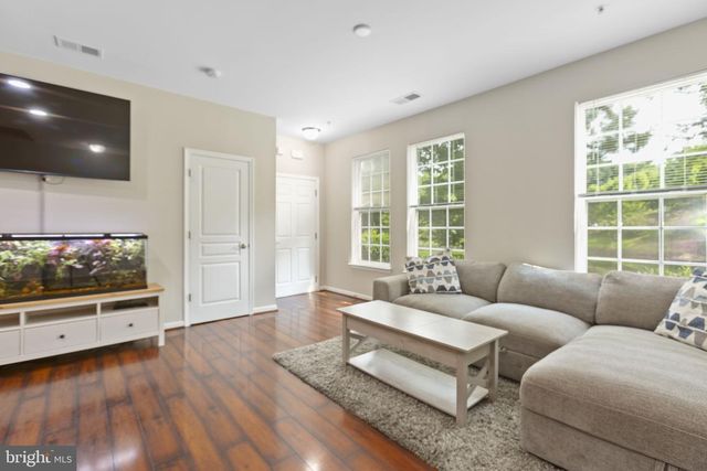 14718 MASON CREEK CIR, Woodbridge, VA 22191