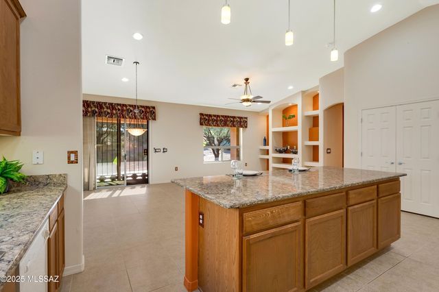 631 W Aspenwood Street, Green Valley, AZ 85614