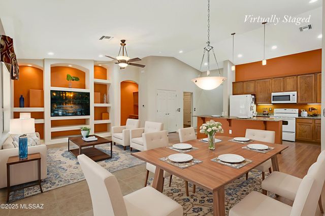 631 W Aspenwood Street, Green Valley, AZ 85614