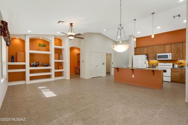 631 W Aspenwood Street, Green Valley, AZ 85614