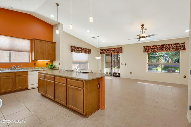 631 W Aspenwood Street, Green Valley, AZ 85614