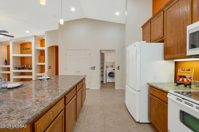 631 W Aspenwood Street, Green Valley, AZ 85614