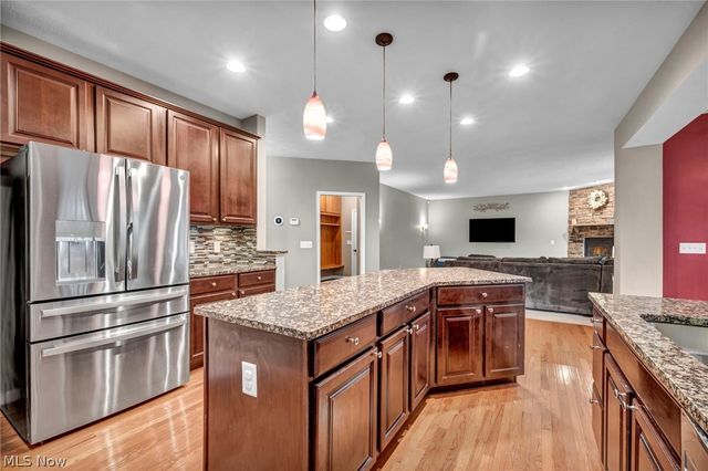 5600 W Longridge Drive, Seven Hills, OH 44131