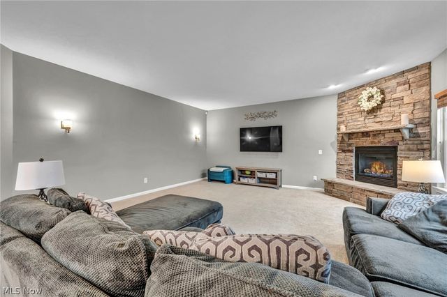 5600 W Longridge Drive, Seven Hills, OH 44131