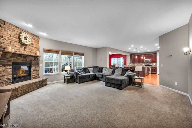 5600 W Longridge Drive, Seven Hills, OH 44131