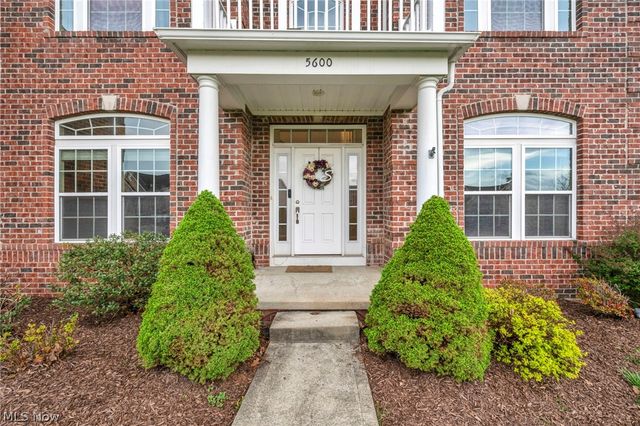 5600 W Longridge Drive, Seven Hills, OH 44131