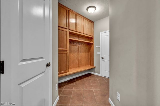 5600 W Longridge Drive, Seven Hills, OH 44131