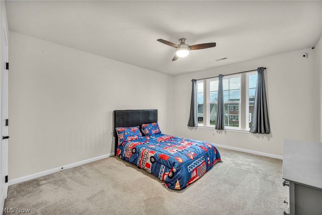 5600 W Longridge Drive, Seven Hills, OH 44131