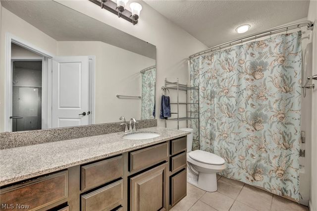 5600 W Longridge Drive, Seven Hills, OH 44131