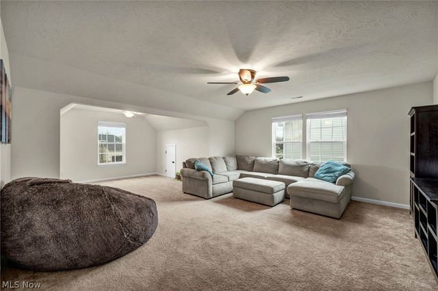 5600 W Longridge Drive, Seven Hills, OH 44131