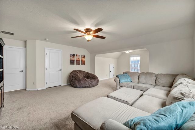 5600 W Longridge Drive, Seven Hills, OH 44131