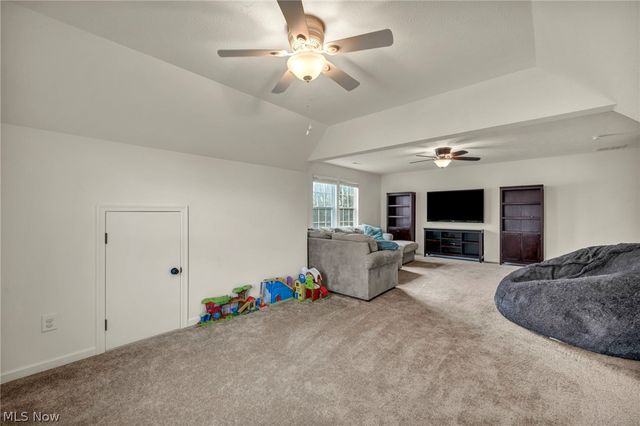 5600 W Longridge Drive, Seven Hills, OH 44131