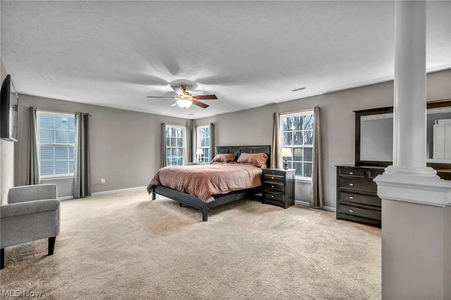 5600 W Longridge Drive, Seven Hills, OH 44131