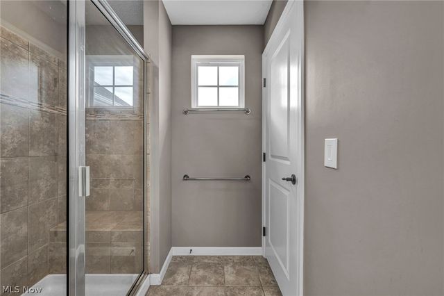 5600 W Longridge Drive, Seven Hills, OH 44131