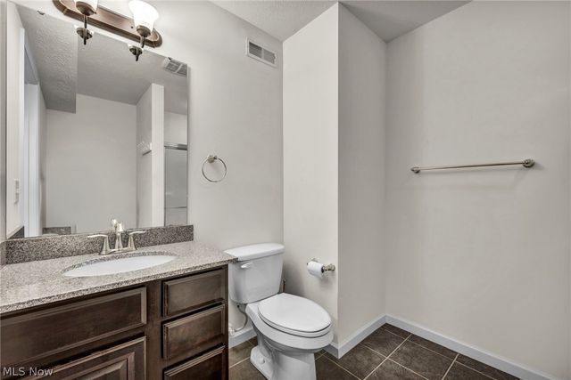 5600 W Longridge Drive, Seven Hills, OH 44131