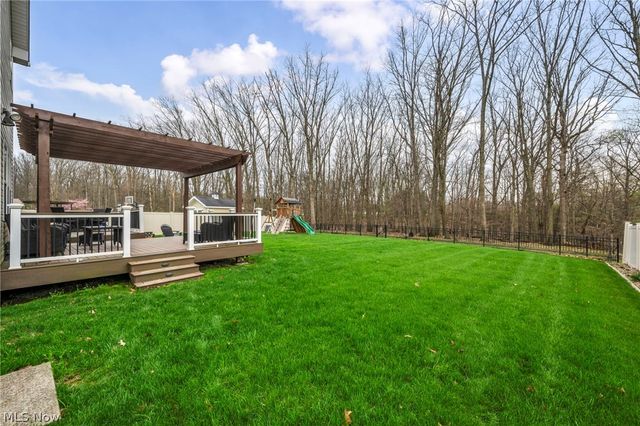 5600 W Longridge Drive, Seven Hills, OH 44131