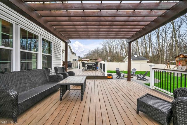 5600 W Longridge Drive, Seven Hills, OH 44131