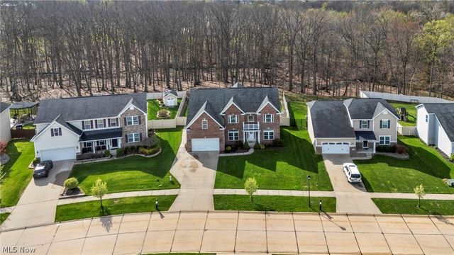 5600 W Longridge Drive, Seven Hills, OH 44131