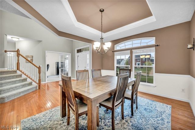 5600 W Longridge Drive, Seven Hills, OH 44131