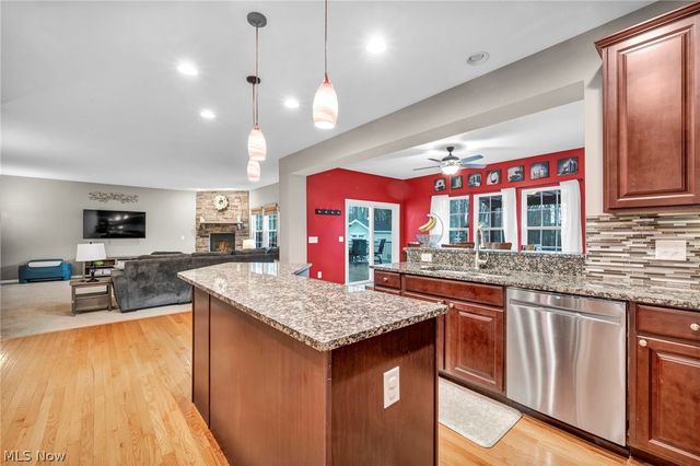 5600 W Longridge Drive, Seven Hills, OH 44131