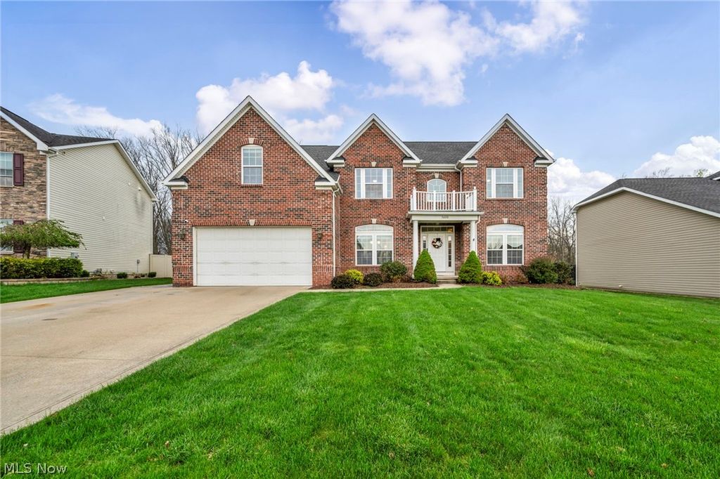 5600 W Longridge Drive, Seven Hills, OH 44131