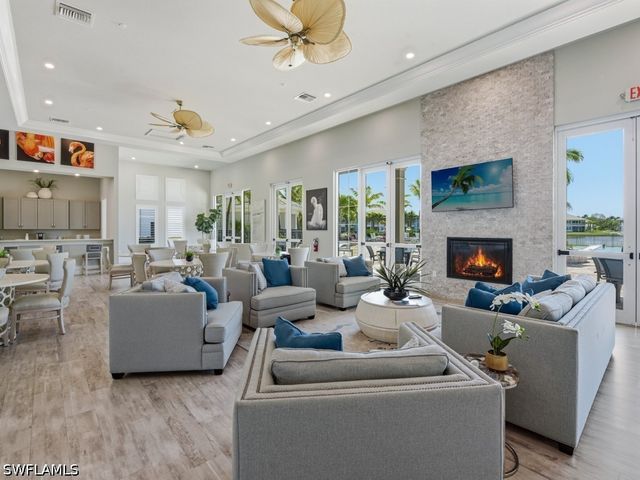 171 Indies DR E 101, Naples, FL 34114