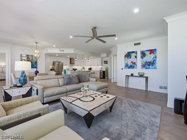 171 Indies DR E 101, Naples, FL 34114