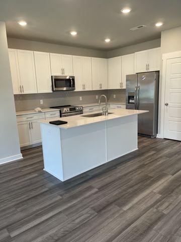 2220 Hospitality Ln, Murfreesboro, TN 37128