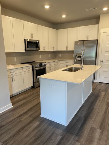 2220 Hospitality Ln, Murfreesboro, TN 37128