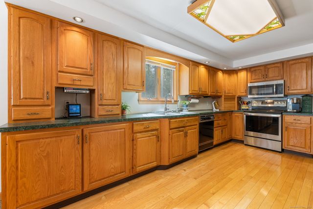 7 Little Fawn Trail, Haddam, CT 06441