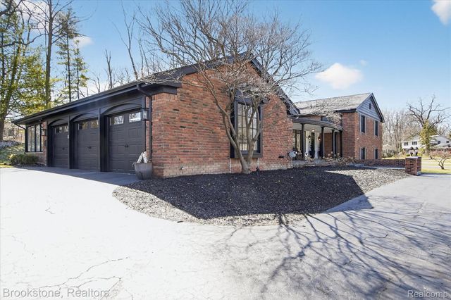 754 N Valley Chase Road, Bloomfield Hills, MI 48304