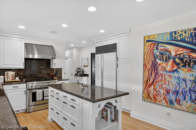 754 N Valley Chase Road, Bloomfield Hills, MI 48304