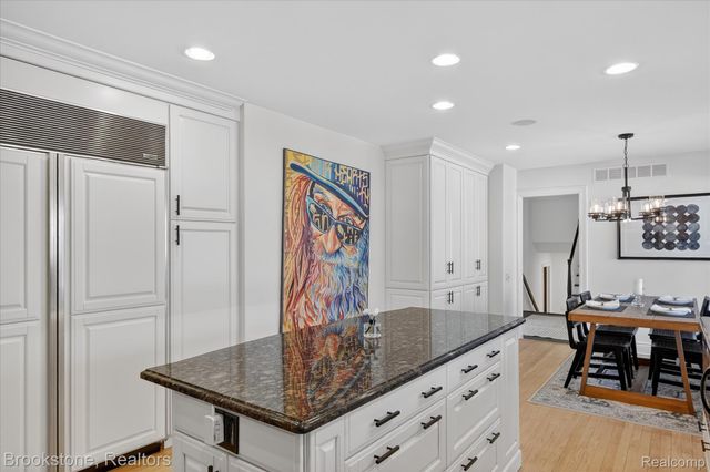 754 N Valley Chase Road, Bloomfield Hills, MI 48304