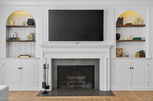 754 N Valley Chase Road, Bloomfield Hills, MI 48304