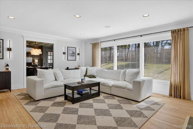 754 N Valley Chase Road, Bloomfield Hills, MI 48304