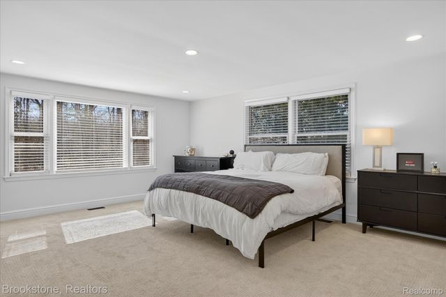 754 N Valley Chase Road, Bloomfield Hills, MI 48304