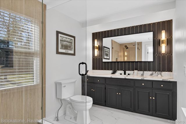 754 N Valley Chase Road, Bloomfield Hills, MI 48304