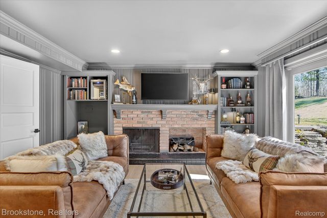 754 N Valley Chase Road, Bloomfield Hills, MI 48304