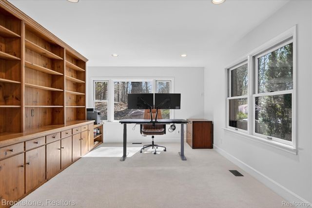 754 N Valley Chase Road, Bloomfield Hills, MI 48304