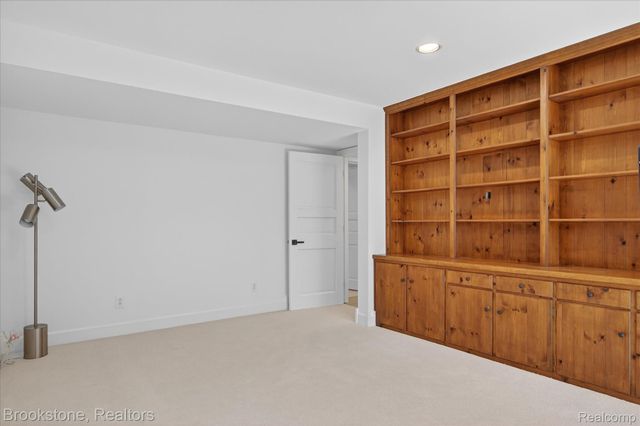 754 N Valley Chase Road, Bloomfield Hills, MI 48304