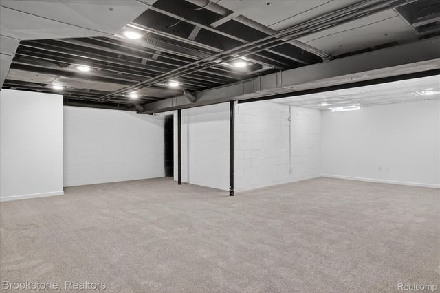 754 N Valley Chase Road, Bloomfield Hills, MI 48304