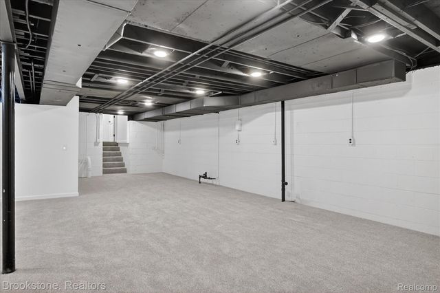 754 N Valley Chase Road, Bloomfield Hills, MI 48304