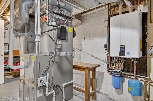 754 N Valley Chase Road, Bloomfield Hills, MI 48304