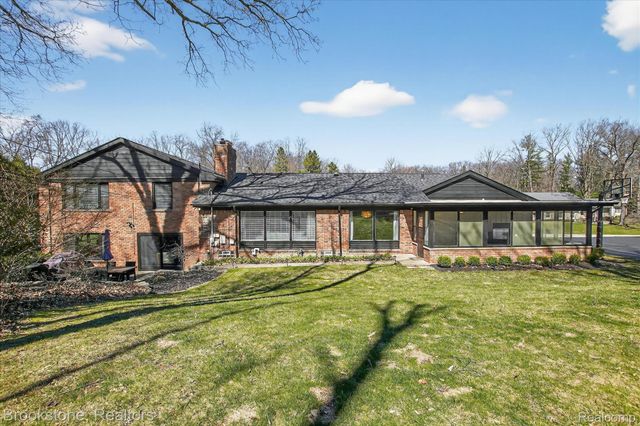 754 N Valley Chase Road, Bloomfield Hills, MI 48304