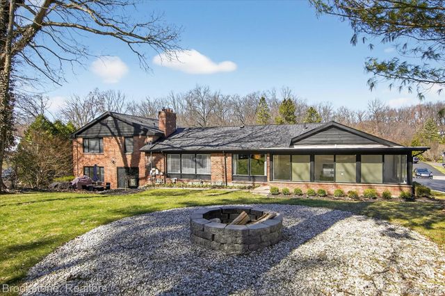 754 N Valley Chase Road, Bloomfield Hills, MI 48304